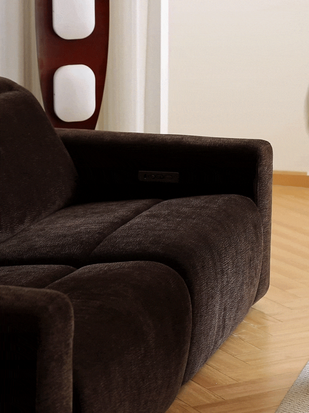 Cream chenille velvet fabric electric recliner 4 seater sofa lolo layered structure.