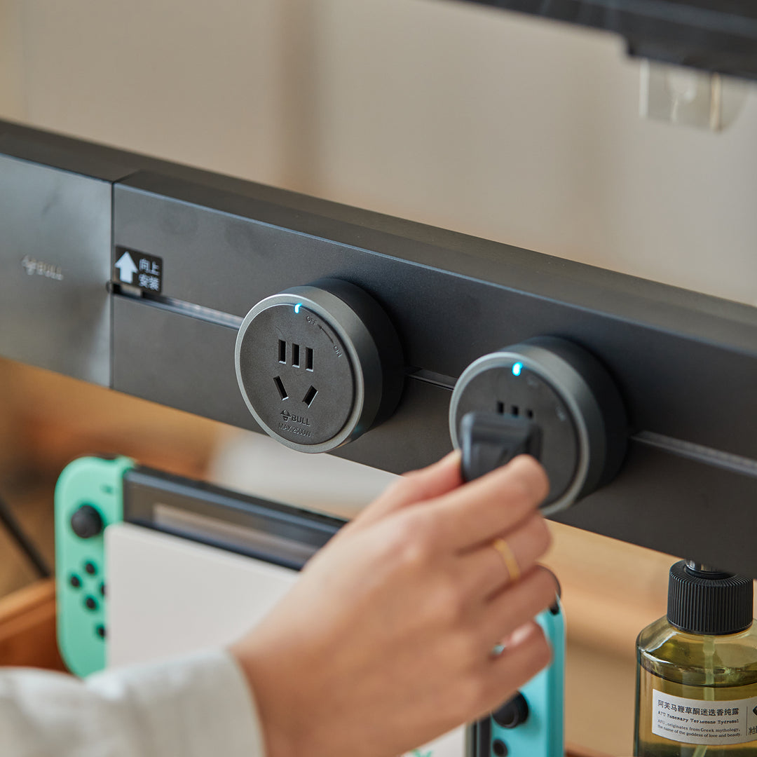 Scandinavian cherry wood tv hanger hal layered structure.