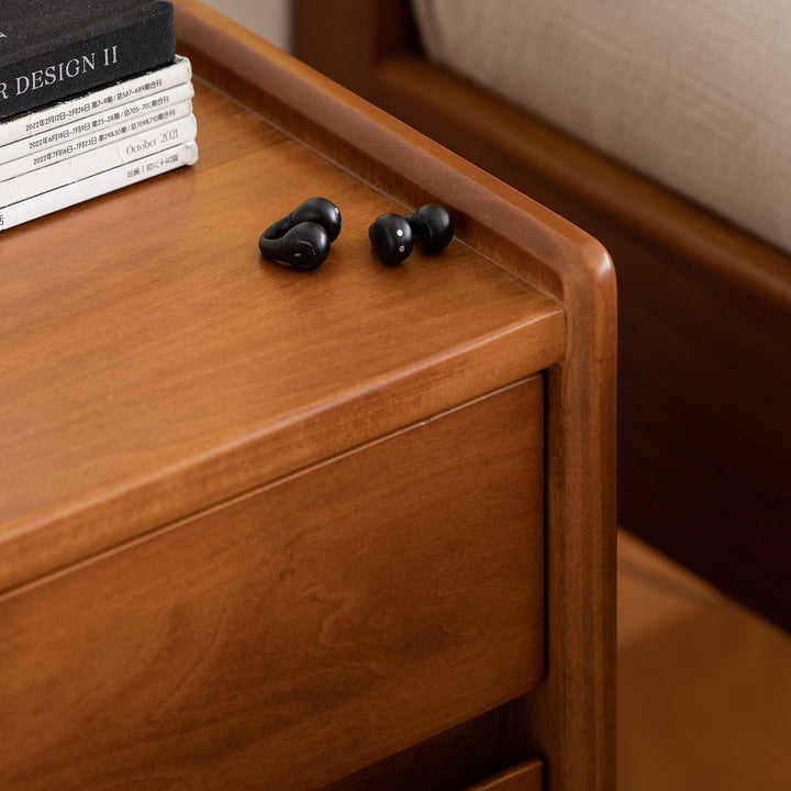 Vintage boxwood side table vista in details.