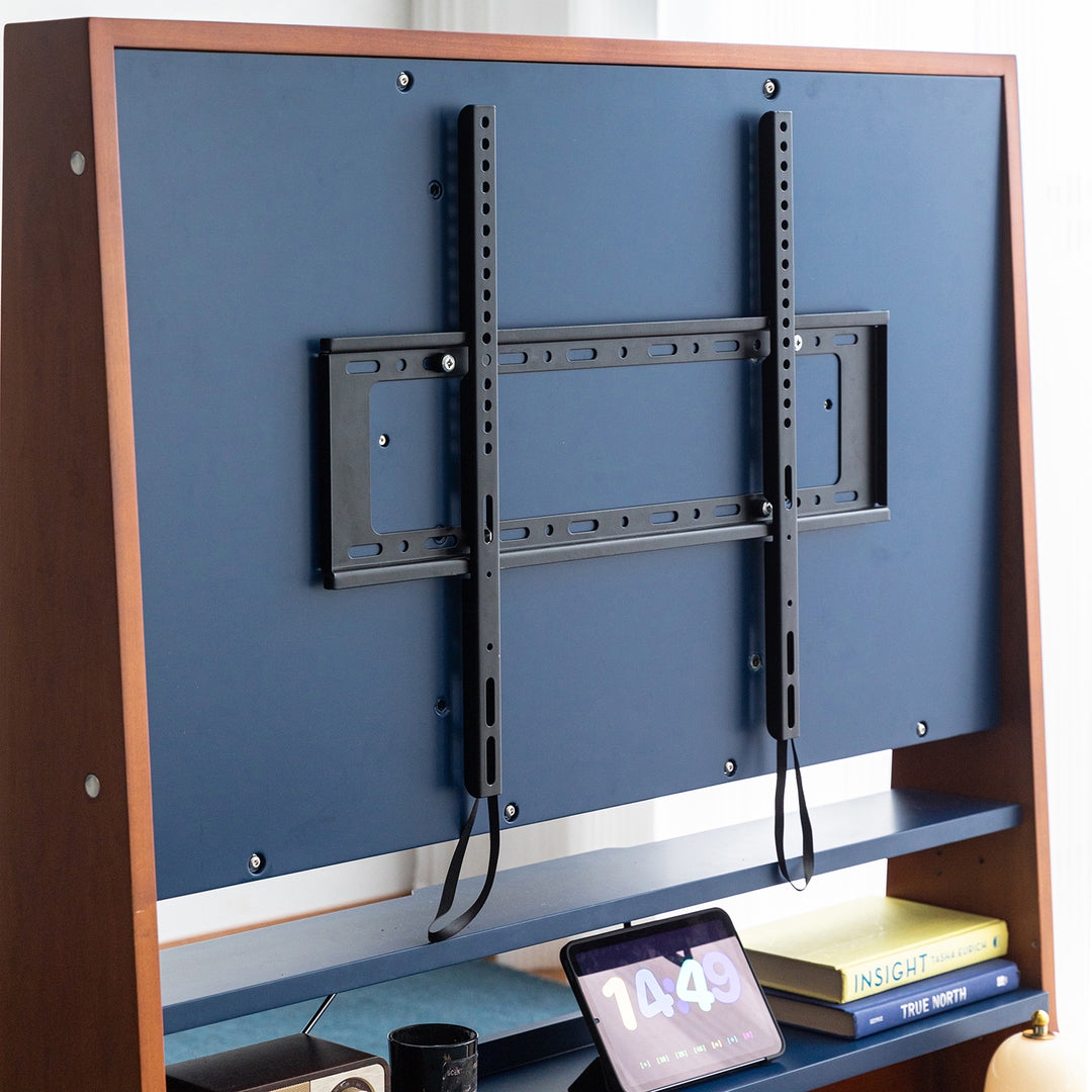 Vintage boxwood tv hanger mies in details.